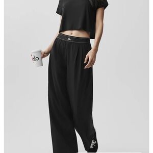 ALO Yoga Women's Black Relaxed Joggers